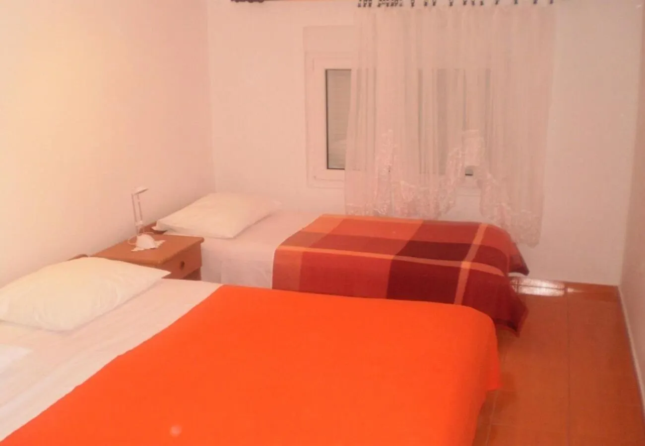 Apartments Midi Petrcane Kroatien