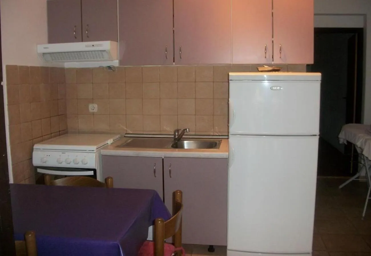 Apartments Midi Petrcane 0*,